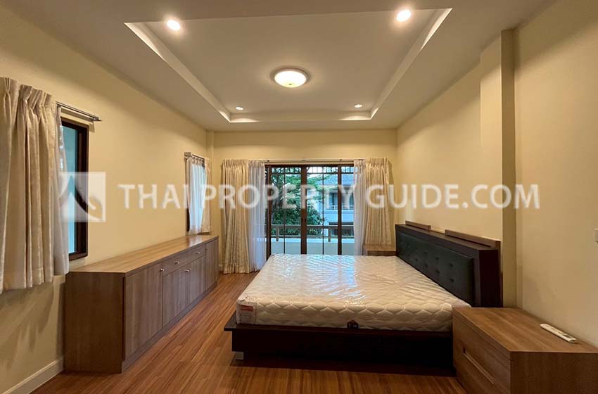 House with Shared Pool in Bangnatrad 